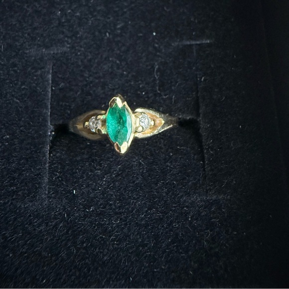 🚫SOLD🚫14K Solid Gold Emerald and Diamond Marquise Pinky Ring - Picture 5 of 10